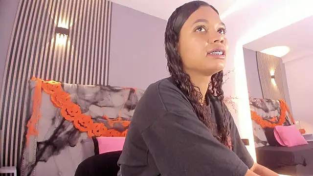 Snapshot of GysellHanson chatting on 28, 10, 2025 GysellHanson online show from 28, 10, 2025