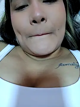 Snapshot of MiaLaurents chatting on 7, 1, 2025 MiaLaurents online show from 7, 1, 2025