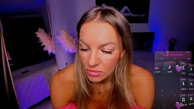 Oliva Candy online show from 9, 11, 2025