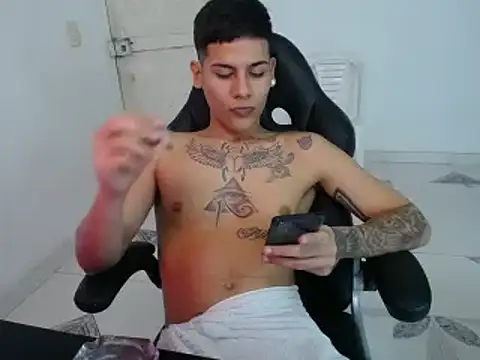 Clyde019 online show from 24, 1, 2025