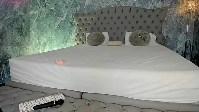 LucyLovelyy online show from 20, 9, 2025