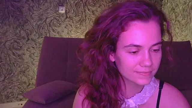 Snapshot of CurlyNed chatting on 6, 1, 2025 CurlyNed online show from 6, 1, 2025