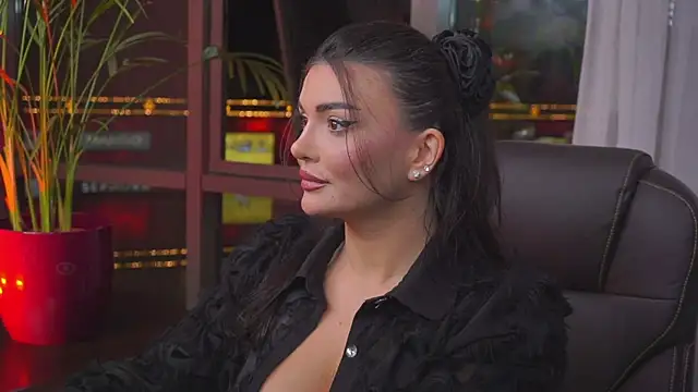 Snapshot of myakalifa chatting on 7, 1, 2025 myakalifa online show from 7, 1, 2025
