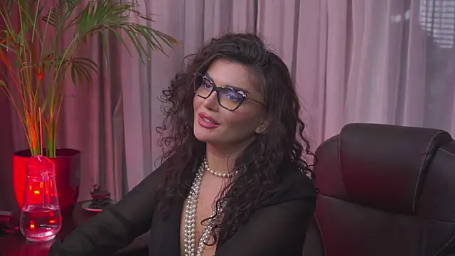 Snapshot of myakalifa chatting on 12, 1, 2025 myakalifa online show from 12, 1, 2025