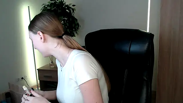 Snapshot of Haley_Vixen chatting on 24, 12, 2024 Haley Vixen online show from 24, 12, 2024