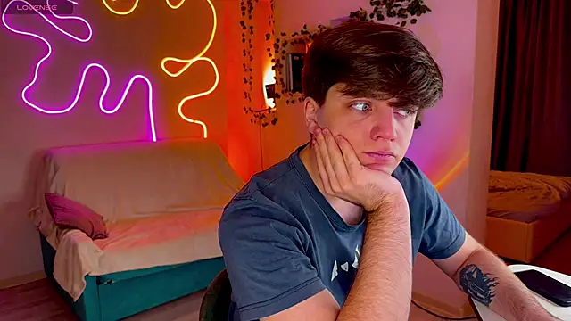 Snapshot of RobertAndLinela chatting on 14, 9, 2025 RobertAndLinela online show from 14, 9, 2025