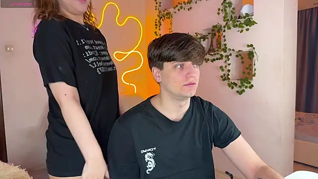 Snapshot of RobertAndLinela chatting on 22, 9, 2025 RobertAndLinela online show from 22, 9, 2025