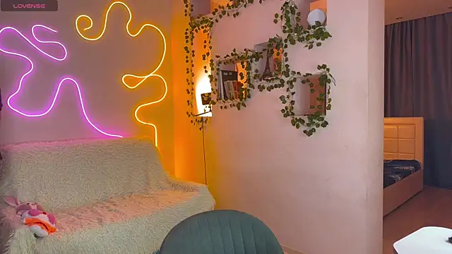 Snapshot of RobertAndLinela chatting on 28, 9, 2025 RobertAndLinela online show from 28, 9, 2025