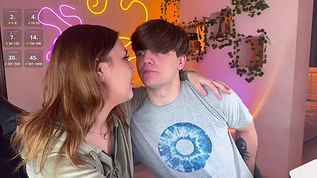 Snapshot of RobertAndLinela chatting on 4, 10, 2025 RobertAndLinela online show from 4, 10, 2025