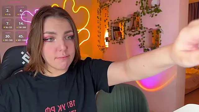 Snapshot of RobertAndLinela chatting on 6, 10, 2025 RobertAndLinela online show from 6, 10, 2025