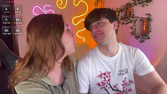 Snapshot of RobertAndLinela chatting on 11, 10, 2025 RobertAndLinela online show from 11, 10, 2025