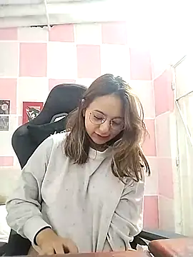 Snapshot of Paulina_mosh chatting on 4, 3, 2025 Paulina mosh online show from 4, 3, 2025