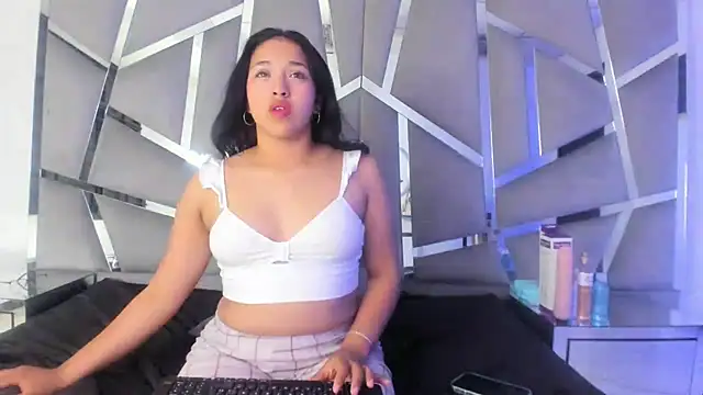 IsabellRodriguez18 online show from 14, 1, 2025