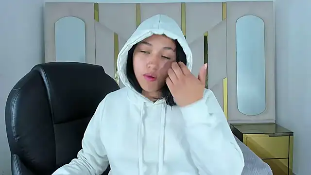 IsabellRodriguez18 online show from 24, 9, 2025