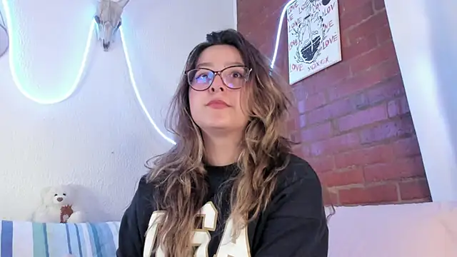 Hazelbrownn2000 online show from 12, 3, 2025