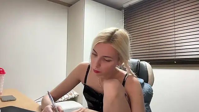 Snapshot of yunasuka chatting on 28, 12, 2024 yunasuka online show from 28, 12, 2024