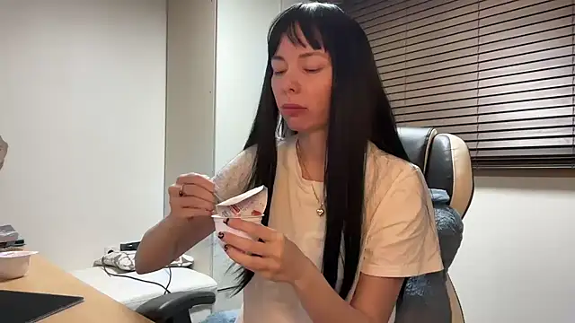 Snapshot of yunasuka chatting on 11, 1, 2025 yunasuka online show from 11, 1, 2025