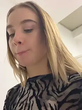 Snapshot of KiraMyers chatting on 9, 1, 2025 KiraMyers online show from 9, 1, 2025