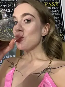 Snapshot of KiraMyers chatting on 10, 1, 2025 KiraMyers online show from 10, 1, 2025