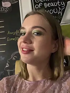 Snapshot of KiraMyers chatting on 12, 1, 2025 KiraMyers online show from 12, 1, 2025