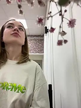 Snapshot of KiraMyers chatting on 10, 3, 2025 KiraMyers online show from 10, 3, 2025