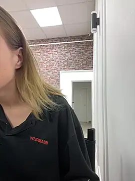 Snapshot of KiraMyers chatting on 11, 3, 2025 KiraMyers online show from 11, 3, 2025