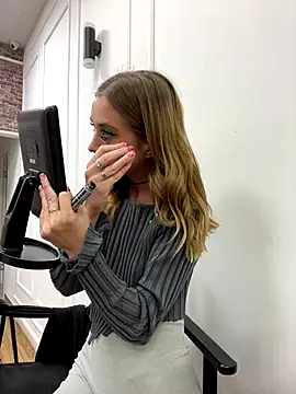 Snapshot of KiraMyers chatting on 30, 9, 2025 KiraMyers online show from 30, 9, 2025