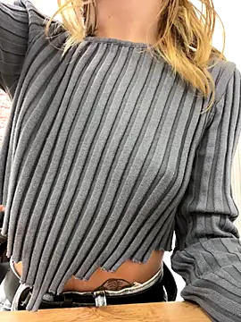 Snapshot of KiraMyers chatting on 9, 10, 2025 KiraMyers online show from 9, 10, 2025