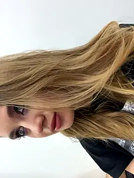 Snapshot of KiraMyers chatting on 15, 10, 2025 KiraMyers online show from 15, 10, 2025