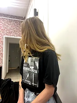 Snapshot of KiraMyers chatting on 16, 10, 2025 KiraMyers online show from 16, 10, 2025