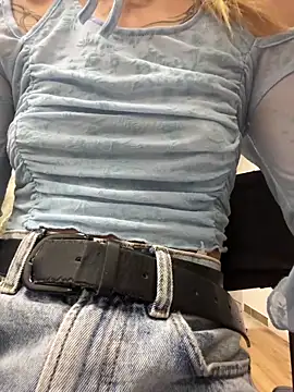 Snapshot of KiraMyers chatting on 25, 10, 2025 KiraMyers online show from 25, 10, 2025