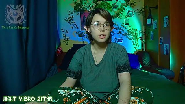 TrickyKitsune online show from 30, 4, 2026