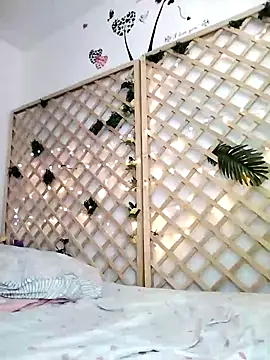 Mia WAll online show from 28, 1, 2025