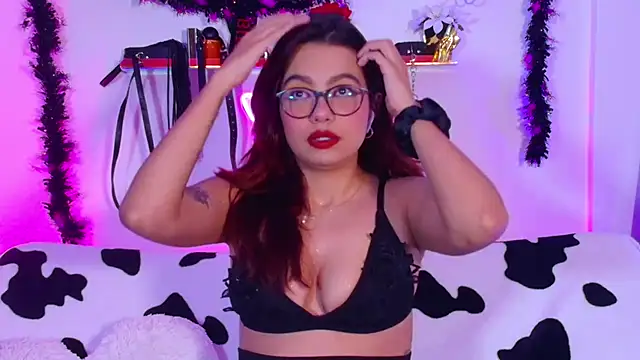 Snapshot of EmiF26 chatting on 21, 10, 2025 EmiF26 online show from 21, 10, 2025