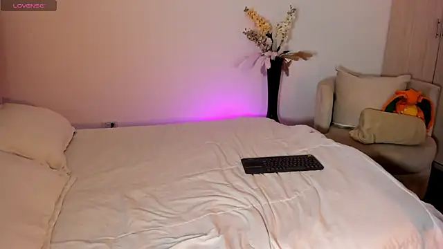 rachaeldeckard   online show from 10, 9, 2025