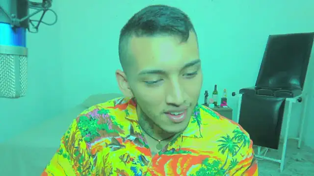 Snapshot of David_Adams2003 chatting on 5, 3, 2025 David Adams2003 online show from 5, 3, 2025