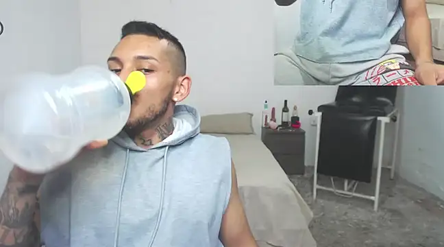 Snapshot of David_Adams2003 chatting on 14, 3, 2025 David Adams2003 online show from 14, 3, 2025