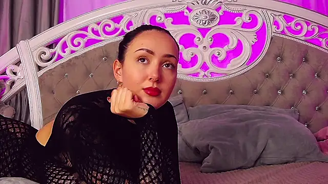 KimKhallifa online show from 5, 10, 2025