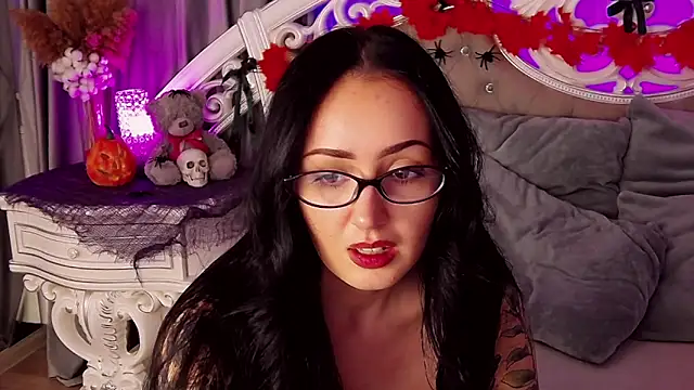 KimKhallifa online show from 21, 10, 2025