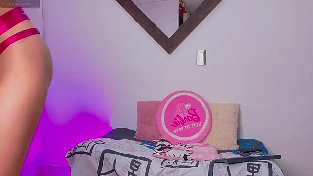 Snapshot of newbarbiedolly chatting on 7, 1, 2025 newbarbiedolly online show from 7, 1, 2025