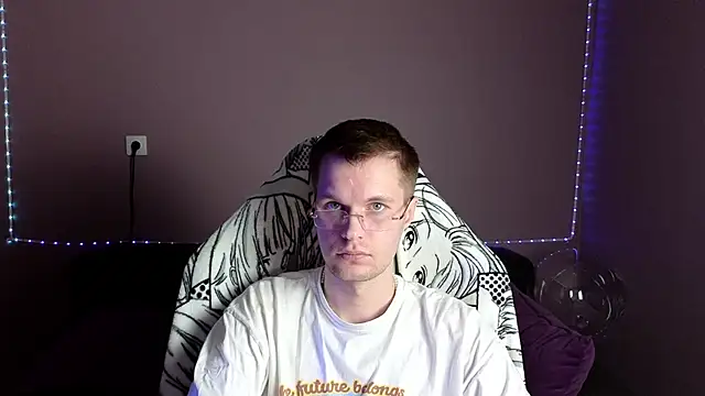 Snapshot of Leonnextdoor chatting on 2, 1, 2025 Leonnextdoor online show from 2, 1, 2025