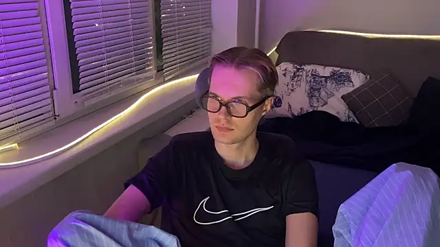 Snapshot of Leonnextdoor chatting on 8, 1, 2026 Leonnextdoor online show from 8, 1, 2026