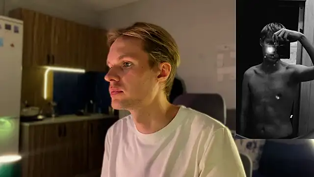 Snapshot of Leonnextdoor chatting on 5, 2, 2026 Leonnextdoor online show from 5, 2, 2026