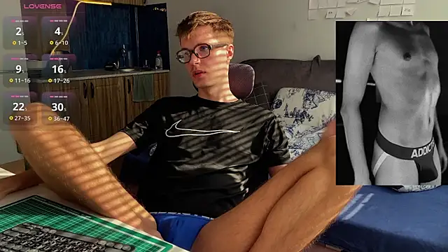 Snapshot of Leonnextdoor chatting on 28, 2, 2026 Leonnextdoor online show from 28, 2, 2026