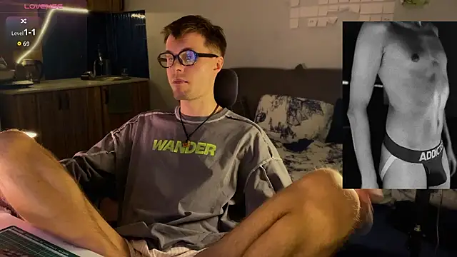 Snapshot of Leonnextdoor chatting on 8, 3, 2026 Leonnextdoor online show from 8, 3, 2026