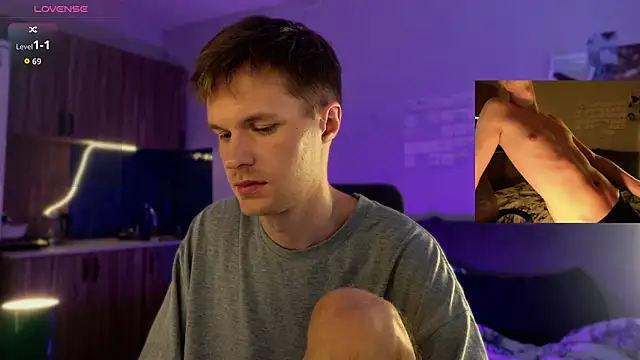 Snapshot of Leonnextdoor chatting on 19, 3, 2026 Leonnextdoor online show from 19, 3, 2026