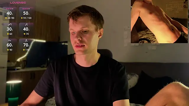 Snapshot of Leonnextdoor chatting on 2, 4, 2026 Leonnextdoor online show from 2, 4, 2026