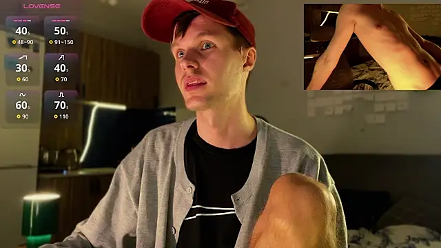 Snapshot of Leonnextdoor chatting on 8, 4, 2026 Leonnextdoor online show from 8, 4, 2026