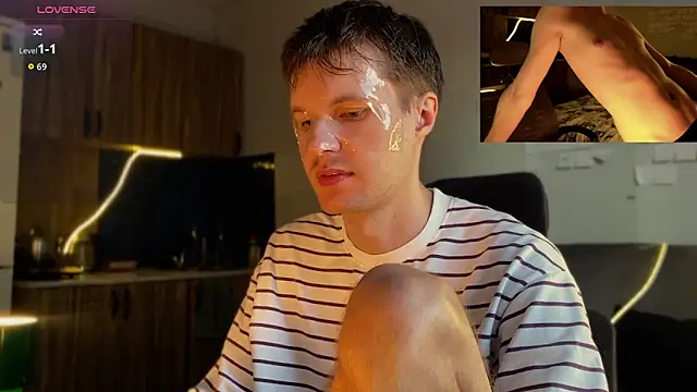 Snapshot of Leonnextdoor chatting on 10, 4, 2026 Leonnextdoor online show from 10, 4, 2026