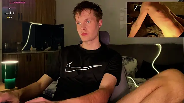 Snapshot of Leonnextdoor chatting on 12, 4, 2026 Leonnextdoor online show from 12, 4, 2026